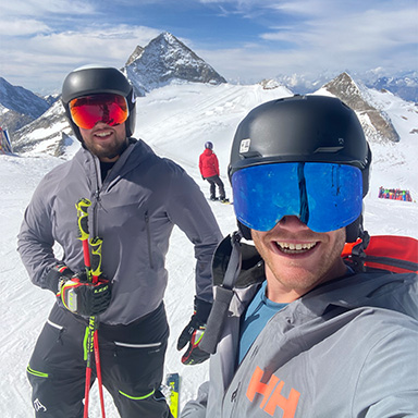Julian mit Skikursteilnehmer